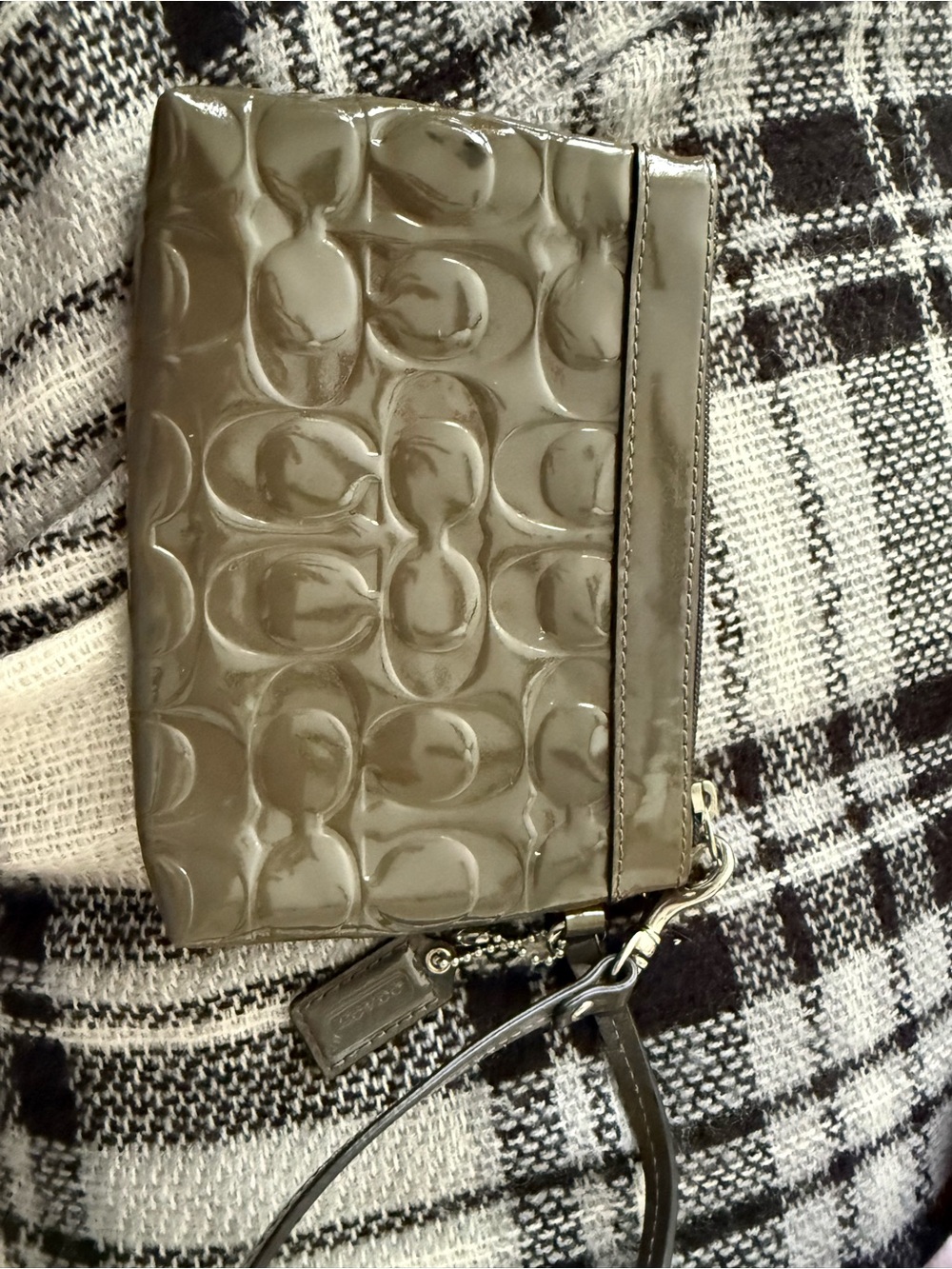 Coach Quilted Gray Patent Shoulder Bag with Chain Strap And Wristlet - Picture 7 of 12
